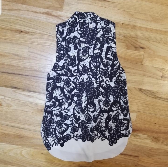 NWOT Wilfred Aritzia sleeveless 100% silk blouse top flower white black hi low - Picture 7 of 10